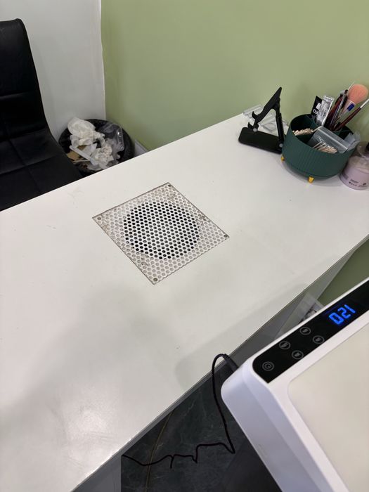 Продам маникюрный стол