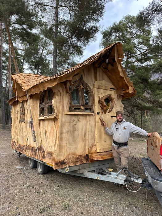 Casă locuibilă rustică disponibilă
