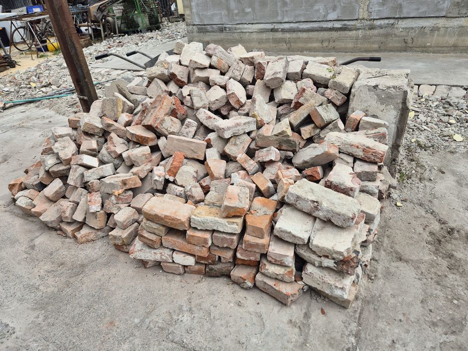 Dau caramida jumătăți si intreaga