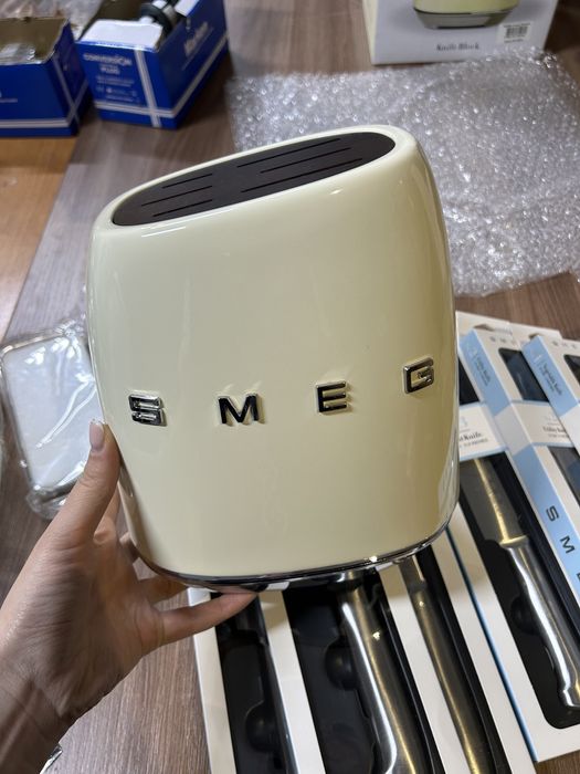 Smeg набор ножей бежевый