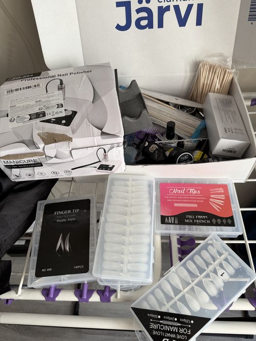 Продам все для наращивания ногтей