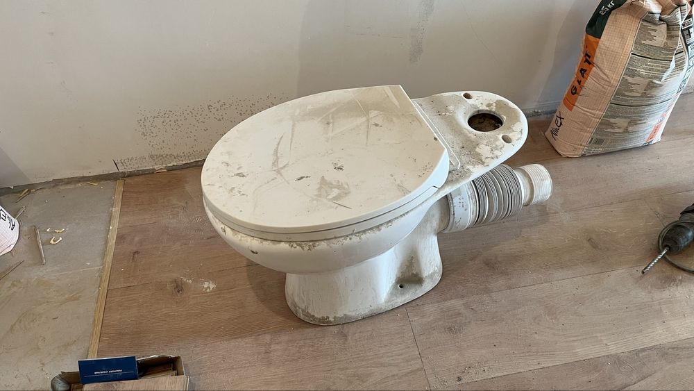 Продам ракаину и унитаз для страителеи