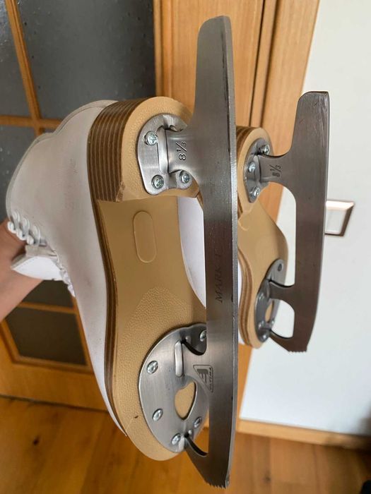 Кънки за фигурно пързаляне