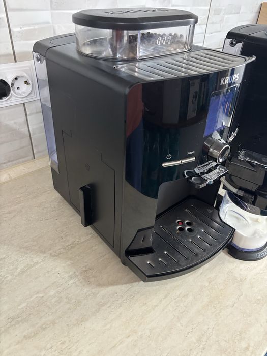 Expresor Krups cu cana de lapte