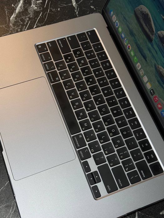 MACBOOK M3 AIR 99% YONKUS 8gb 256ssd.