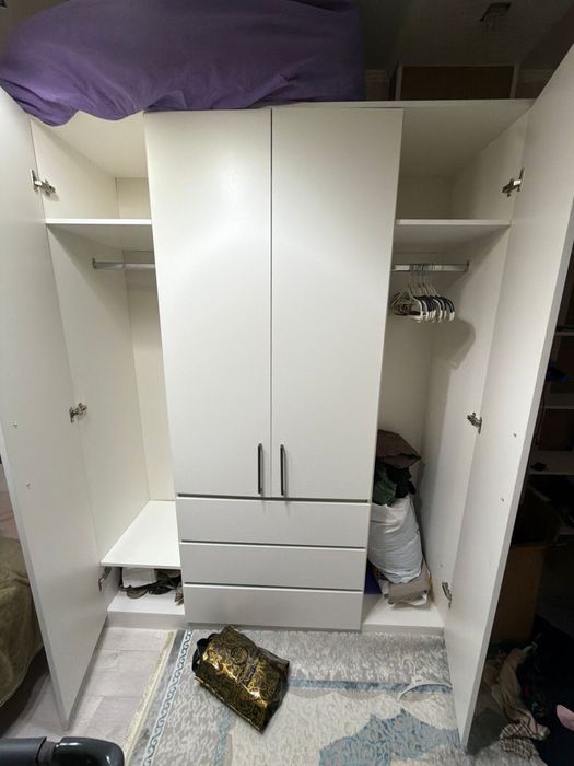 Шкаф, диван на спальную комнату