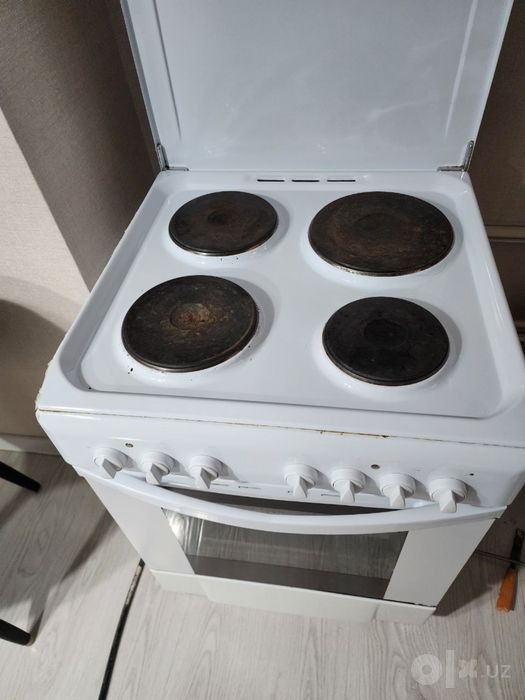 Прдается электро плита indesit