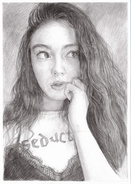 Portret în creion pe hârtie