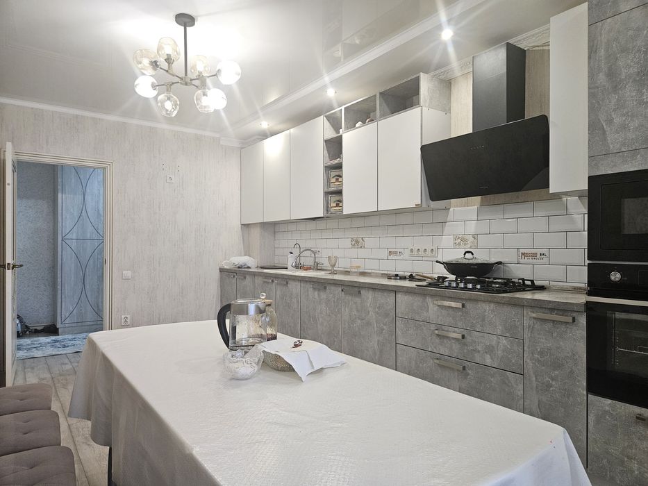 Продаётся 3х ком квартира микр Женис 100м²