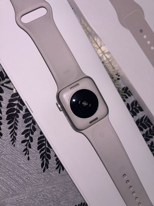 Iwatch se 2 gen 40 mm starlight aluminum case