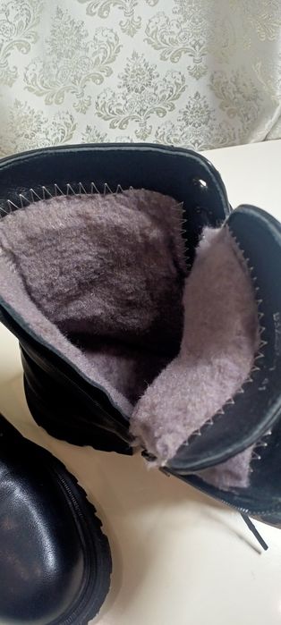 Продам ботинки женские