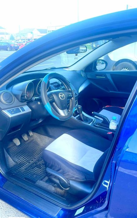 Vând Mazda 3 Berlina cu motor de 1.6 benzină (105 CP)