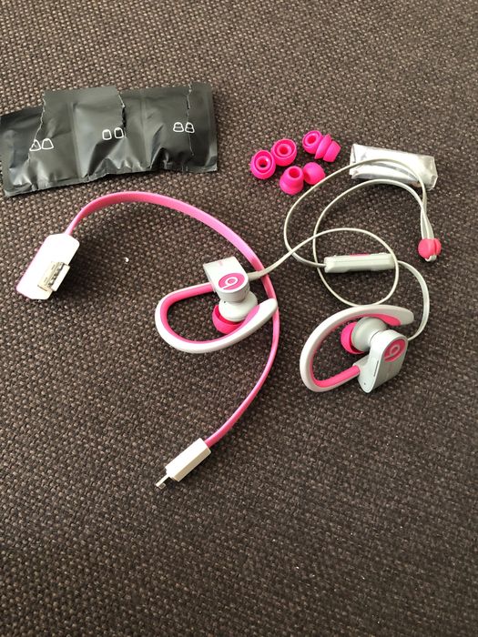 Наушника power beats 2
