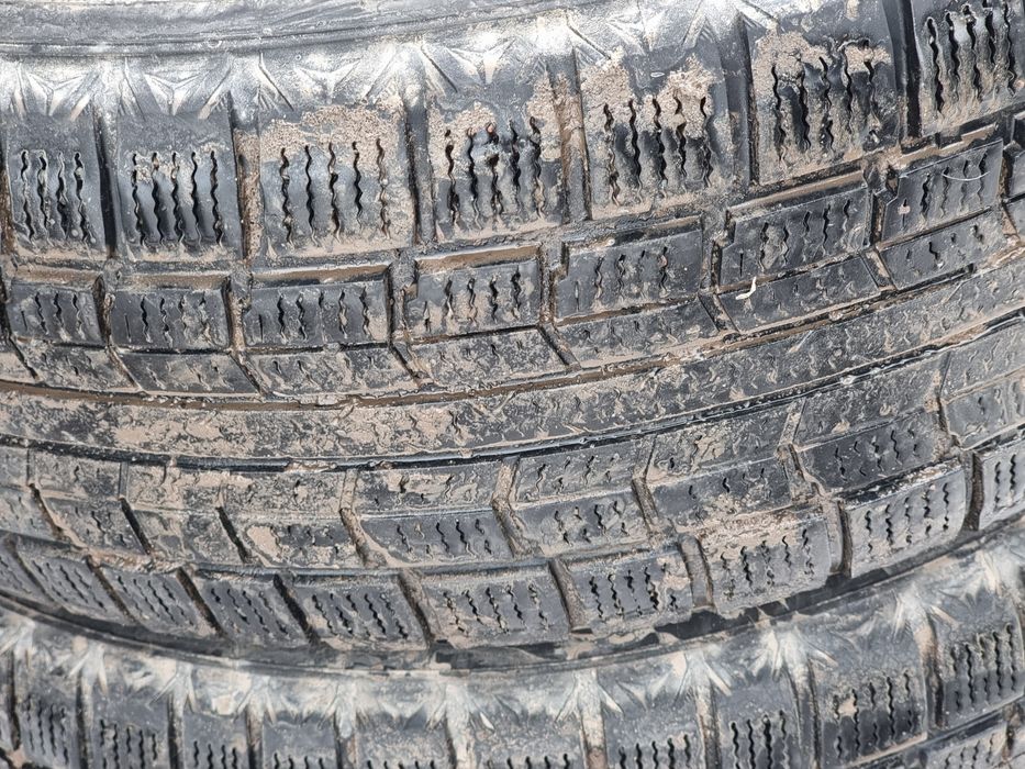 Продам шины б/у 215х60х16