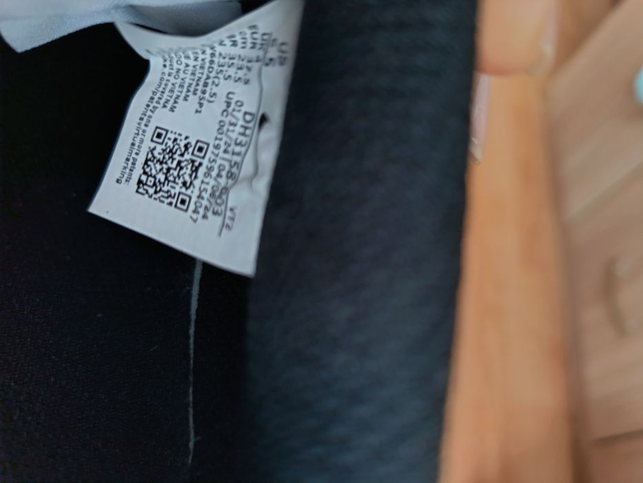 Дамски кецове NIKE original 37.5 Черно бели цена 35 евро