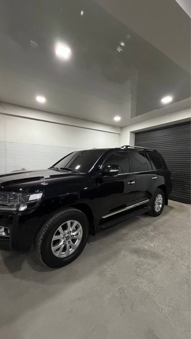 Toyota land crusier 200