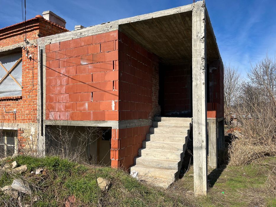 Продавам къща в с. Лозарево – 379 м2