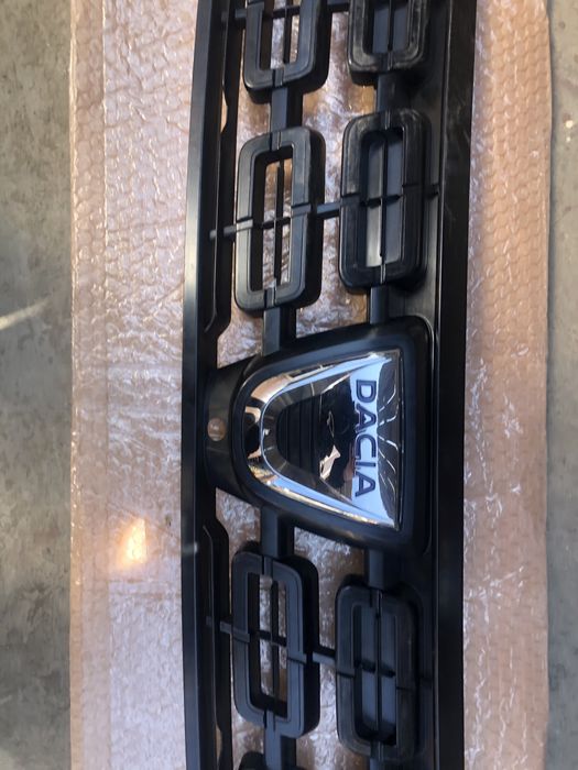 Vand grila fata calandru Dacia Duster Hjd/2018/2021 cu camera