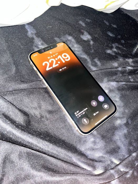 Продам IPhone 12 White 128гб.