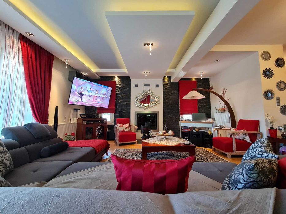 ПРОДАВА се самостоятелна къща 230кв.м в Palio Kavala (код 4184)