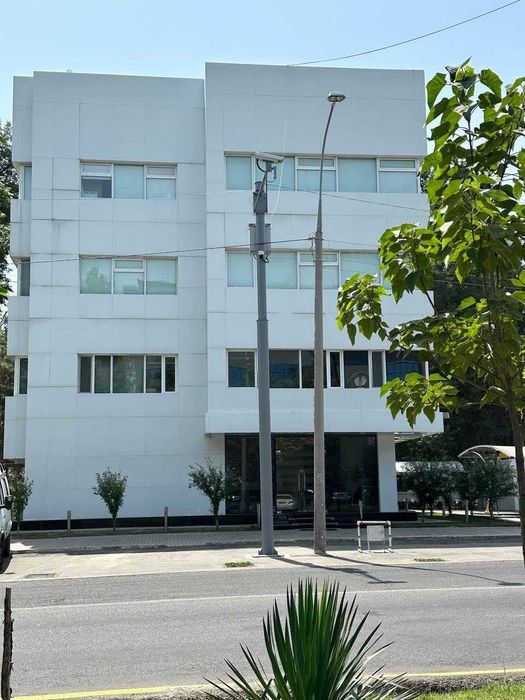 Продается здание вдоль дороги на Чиланзаре