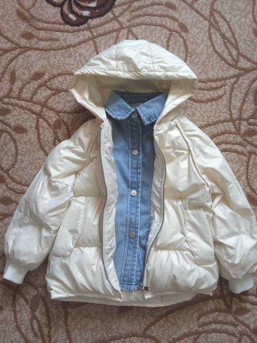 Продам куртку на девочку