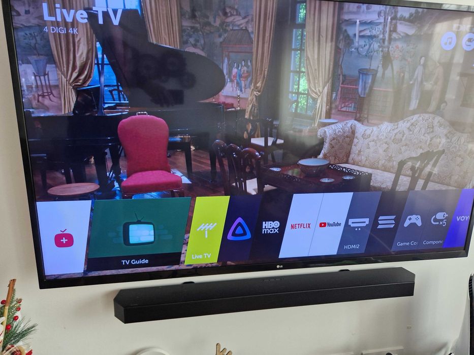 Televizor LG 4K Ultra HD Smart - Diagonală Mare 164 cm (65")