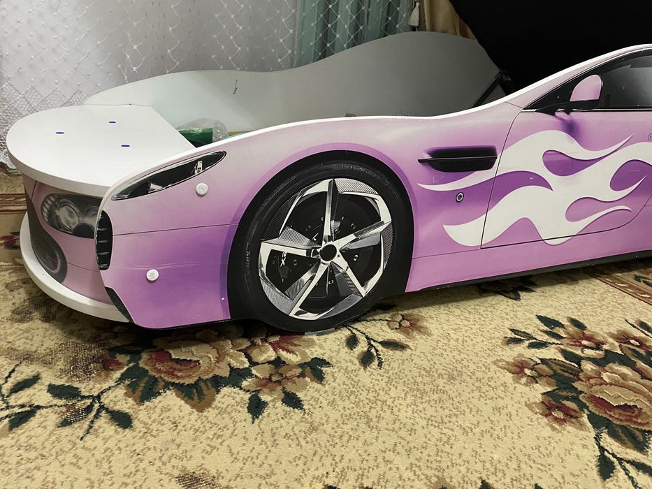 Продаю кровать машину торга нет