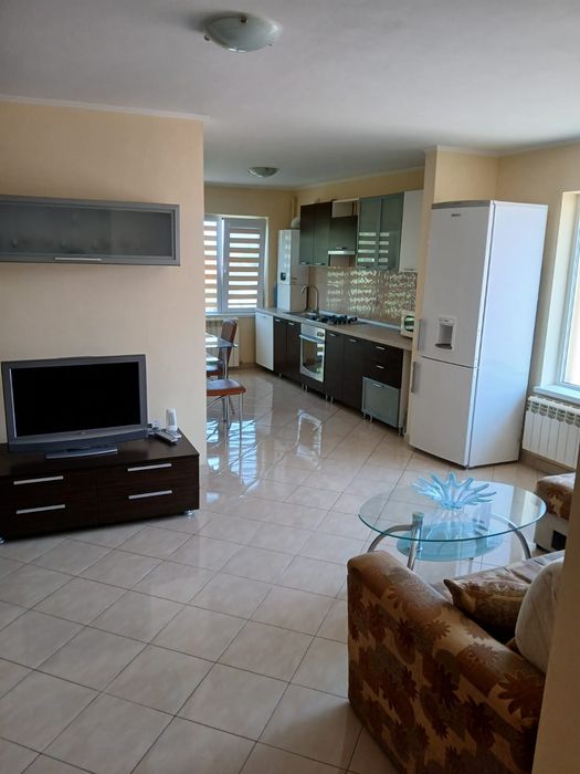 Inchiriez ap. 3 camere zona linistita