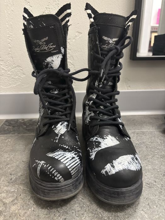 Зимни боти  на Replay