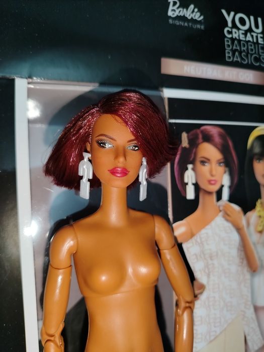 Papusa Made to Move Barbie Basics