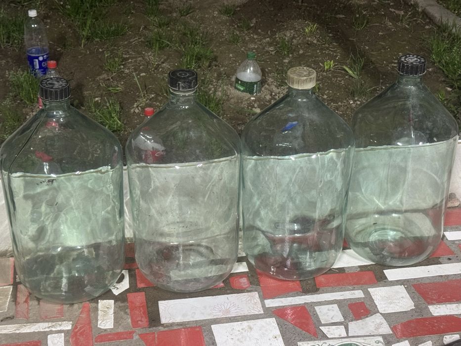 Продам бутыль 20 литров