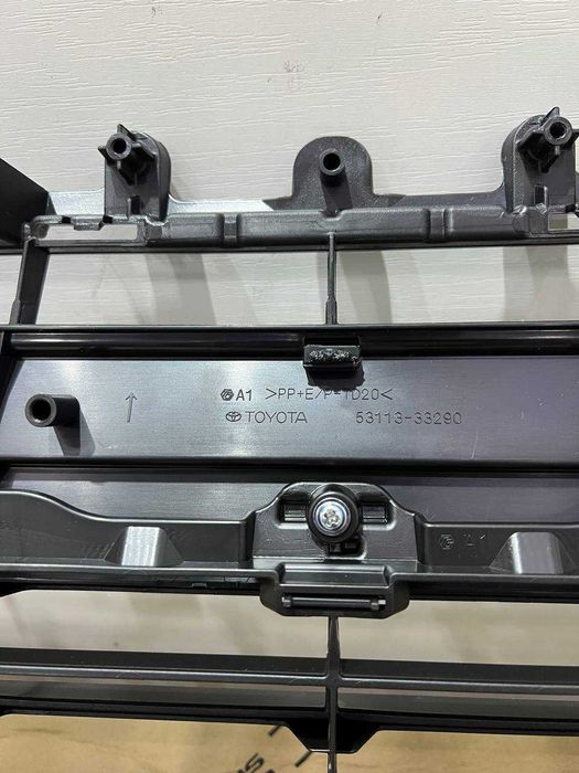 Решетка в бампер камри 80 оригинал