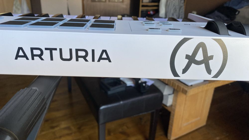 ARTURIA KeyLab essential 61 midi keyboard