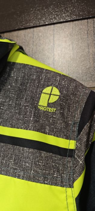 юнушеско яке "Protest"