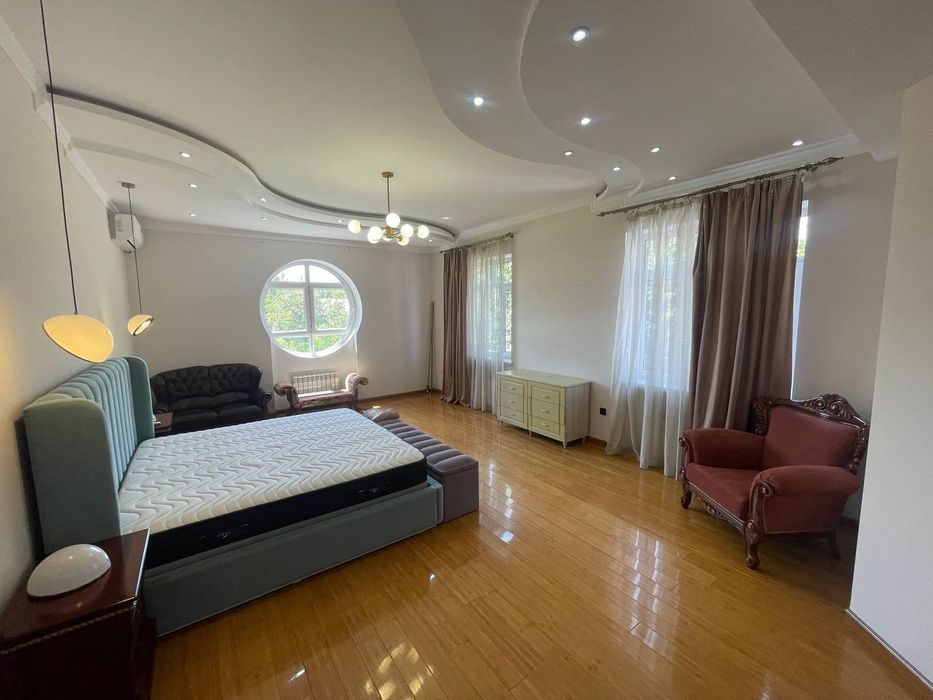 срочно сдаётся Евродом можно офис садик Луначарский 8-сотк 9-ком все е