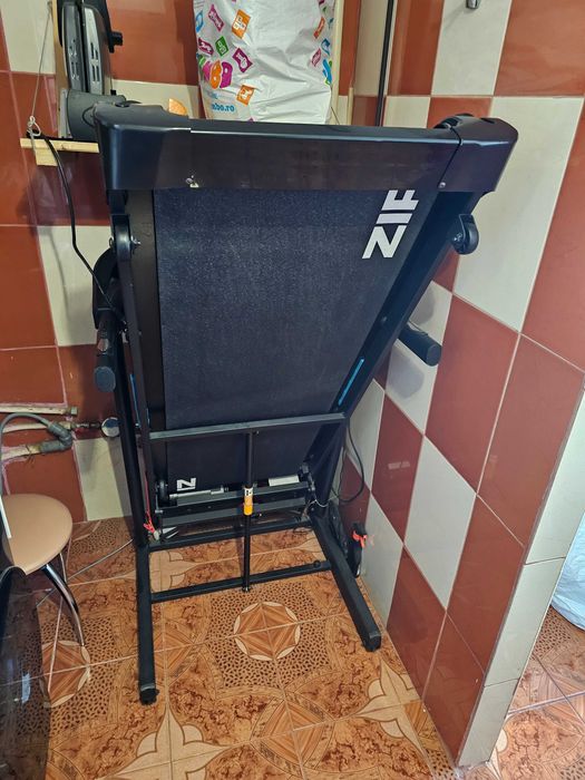 Vand Banda alergare ZIPRO Notus, motor 4CP, viteza 0.8-18 km/h, greutate maxima utilizator 150kg