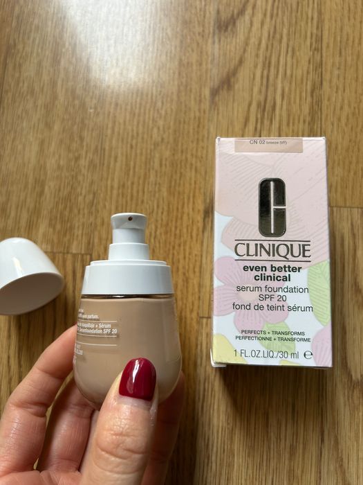 Фондьотен Clinique Even Better Clinical SPF 20