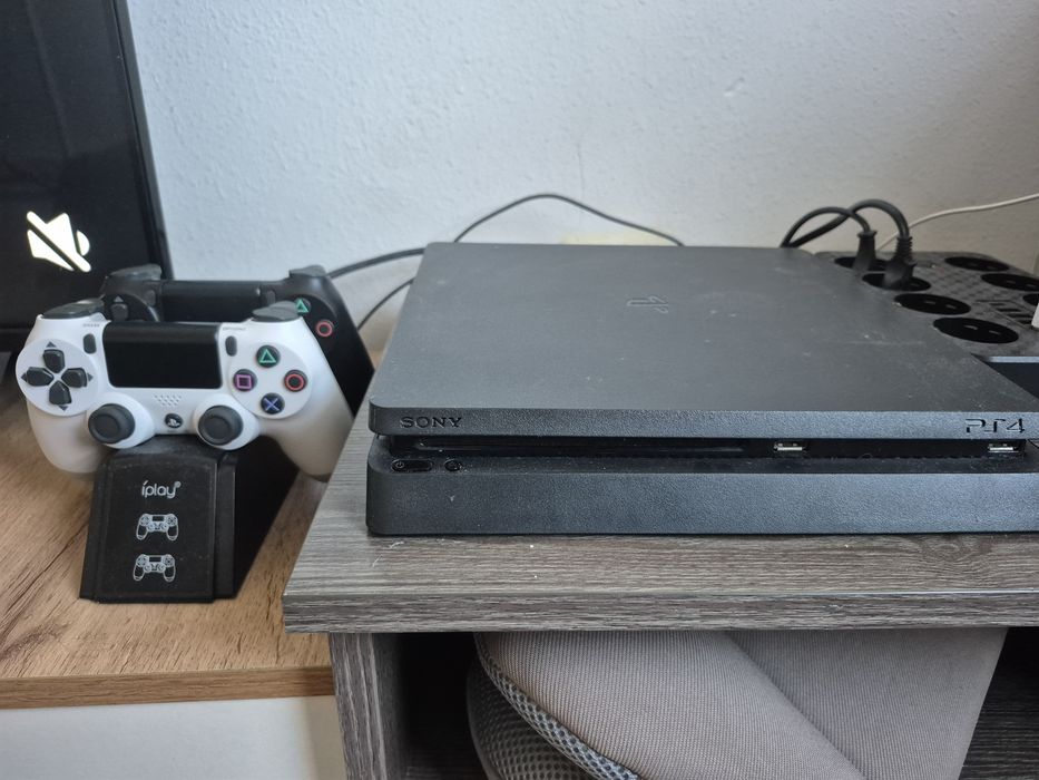Продам Sony PlayStation 4