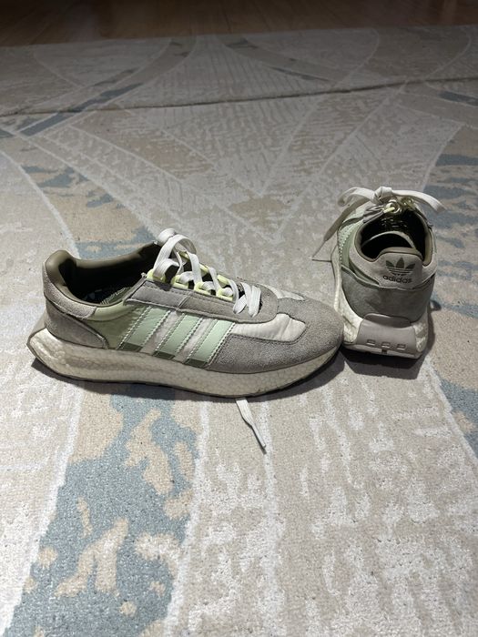 Стильные кроссовки Adidas