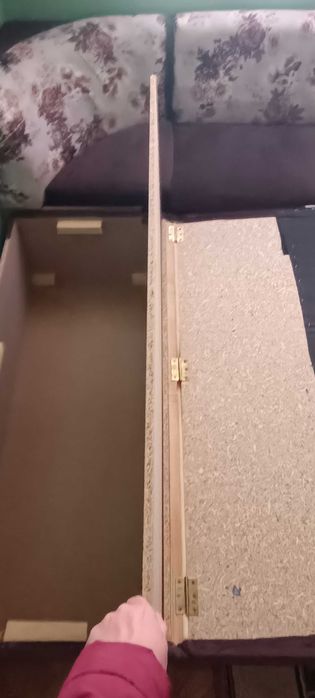 Продавам ъглов кухненски диван