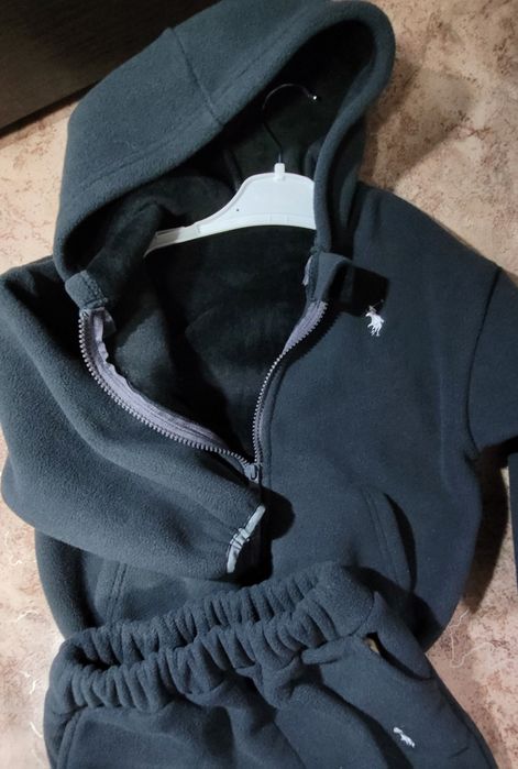 Продам спортивный костюм