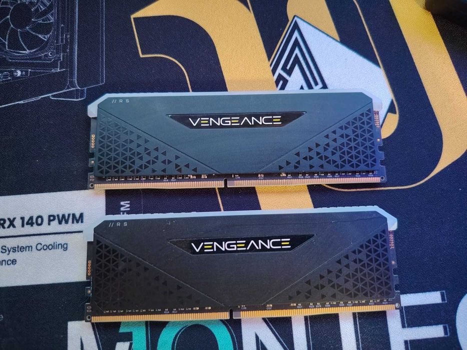 Рам памет Corsair VENGEANCE RGB PRO SL 32GB (2x16GB) DDR4 3200MHz