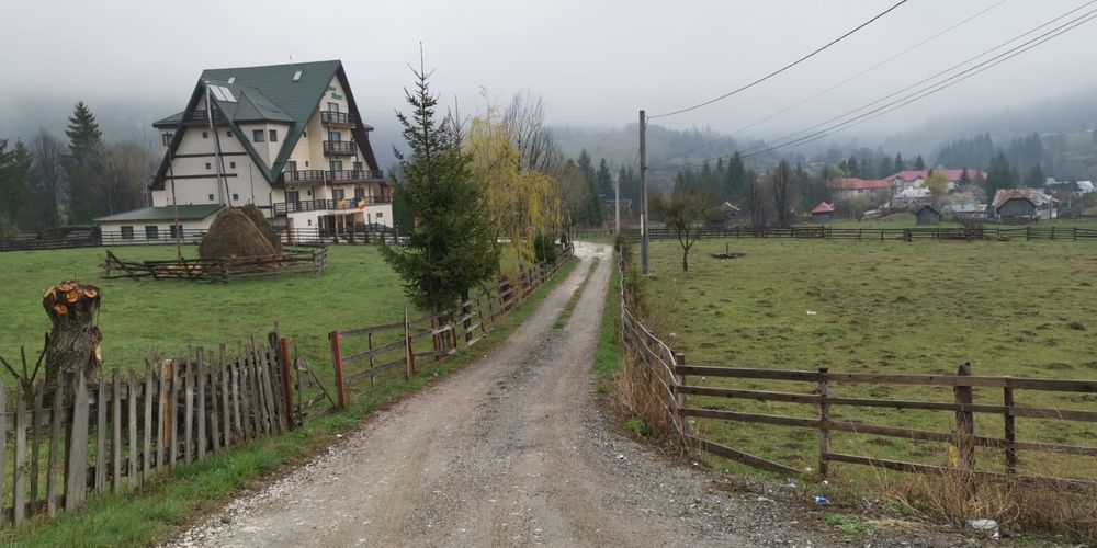 Teren intravilan 2.000 MP – PODU DÂMBOVIȚEI, ARGEȘ / UTILITĂȚI / PANORAMĂ Montană / Culoarul Rucar-Bran