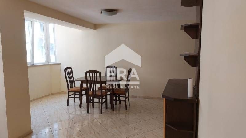 Тристаен апартамент в района на Лятно кино Тракия град Варна