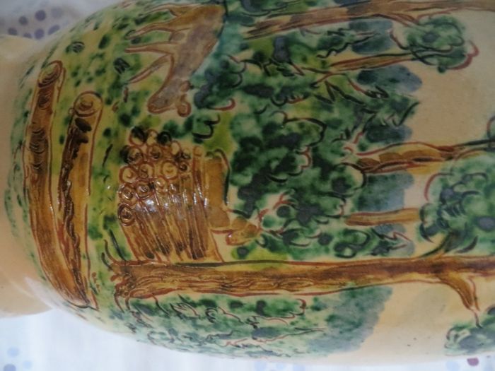 Антикварни вази с ръчно изрисувани мотиви