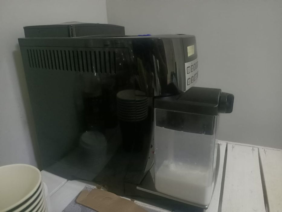 Продам кофе машинку!Б/У 190000