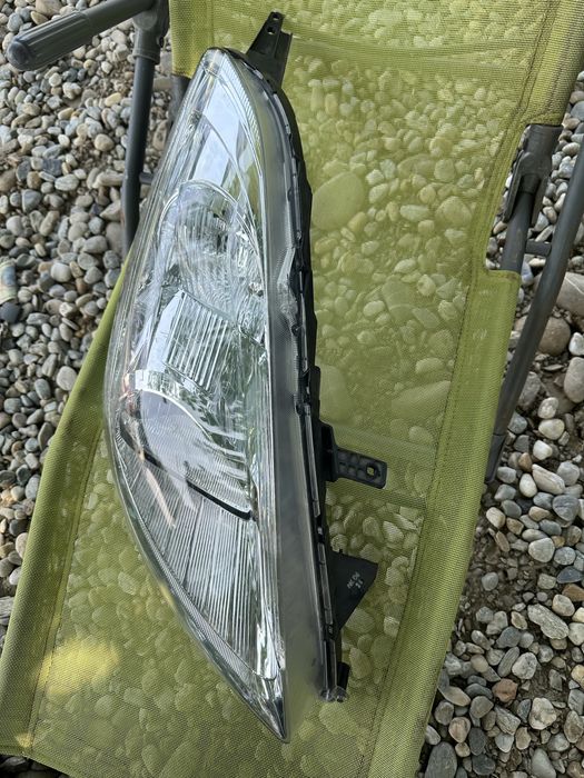 Far dreapta suzuki swift.