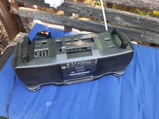 Radiocasetofon SHARP ,dublu-casett perfecta stare de funcționare.
