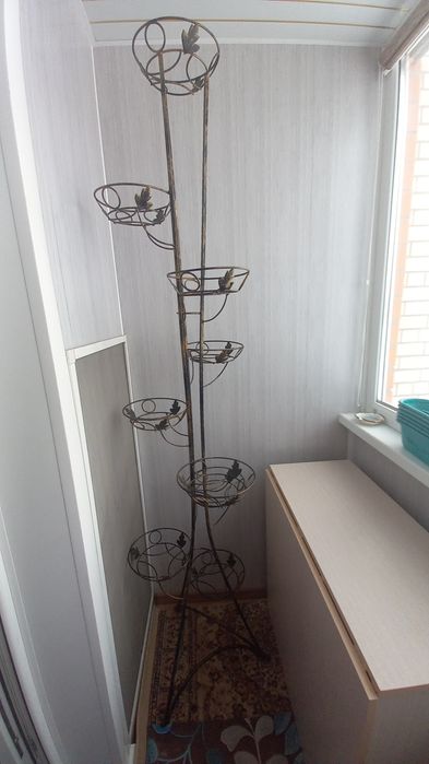 Продам цветочную стойку